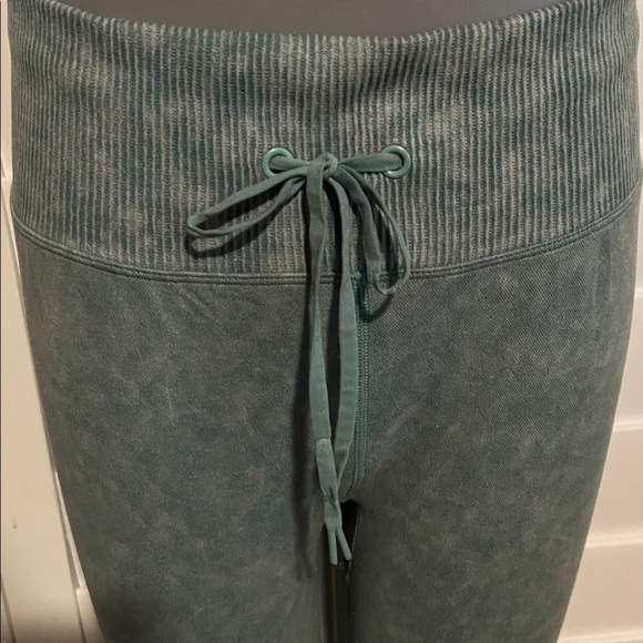 PINK Victoria's Secret Ribbed Activewear - Picture 5 of 9